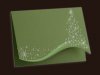    Karácsonyi üdvözlőlap - 150x105 mm - felfelé nyitható - zöld színű gyöngyházfényű karton - ezüst és világoszöld díszítéssel -  hullámos formastancolással