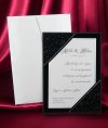 Esküvői meghívó - 140x200 mm - tasak: fekete karton mintás bársony díszítéssel, ezüstözéssel - betétlap: fehér gyöngyházfényű karton - boríték: fehér gyöngyházfényű