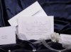   Esküvői meghívó - 220x150 mm - fehér matt karton, domborítással, kivágással - színtelen műanyag, csillámporos pillangómintával, mellyel záródik a lap