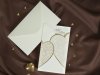  Esküvői meghívó - 110x190 mm - 3 részre hajtható - krémszínű matt karton, világosbarna nyomással, aranyozással, domborítással - szív alakú kivágással, melynél a lap záródik