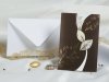      Esküvői meghívó - 100x150 mm - oldalra 3 részre nyitható - sötétbarna papír - aranyozással, domborítással - záródása levél alakú kivágásnál