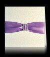     Esküvői meghívó - 135x135 mm - felfelé nyitható - krémszínű borító dombornyomással - krémszínű gyöngyházfényű betétlappal