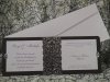 Esküvői meghívó - 230x90 mm - hátsólap: fekete matt karton, ezüstözéssel, kivágással - előlap: ezüst színű gyöngyházfényű karton - boríték: ezüst gyöngyházfényű, előlappal megegyező textúrával