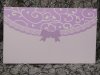 Esküvői meghívó - 170x100 mm - lefelé nyitható - nagyon halvány lila karton, lila nyomattal, domború mintával - matt lilafólia mintánál záródik