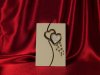 Esküvői meghívó - 100x150 mm - középen 3 részre nyitható - elején aranyozott-domborított motívumokkal - szív alakú kivágásnál záródik