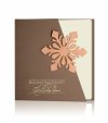   Karácsonyi üdvözlőlap - 135x135 mm - oldalra nyitható - barna karton, oldal kivágással - aranyozott köszöntőszöveggel - fából kivágott hópehellyel - betétlapos